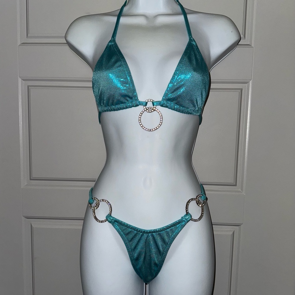 Sexy Teal Aqua Bikini Set with Rhinestone Ring Details Scrunched Bottom S Top M🤩